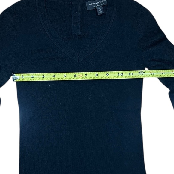 Banana Republic Sz XS Petite V-Neck Sweater Black Classic Capsule Merino Wool - Picture 5 of 6